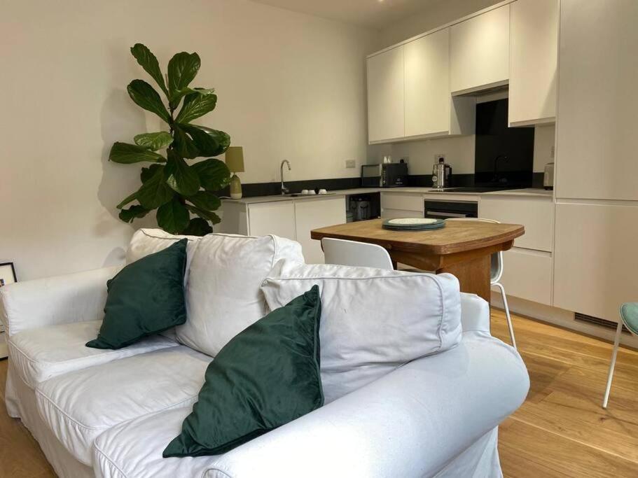 Poets Rest, Free Parking, Ev Socket Fees Apply Walk To Beach Hove Buitenkant foto