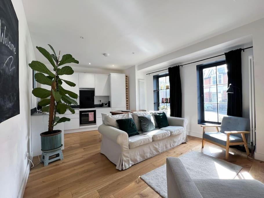 Poets Rest, Free Parking, Ev Socket Fees Apply Walk To Beach Hove Buitenkant foto